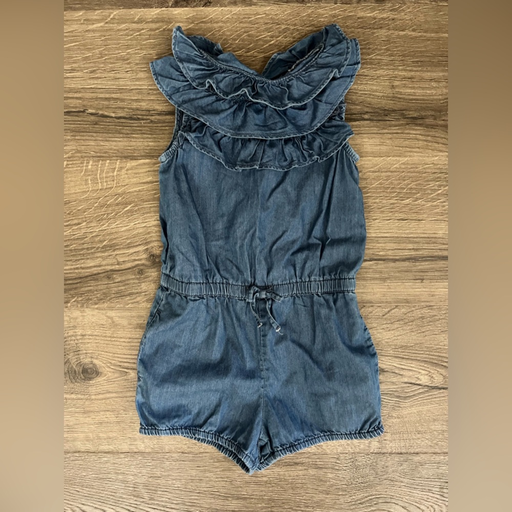 Gap Girls Soft Denim Romper w/ Ruffles and Button Back. Size 5 - Great Condition